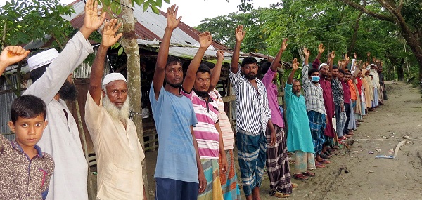 মোড়েলগঞ্জে কিশোরে ছাত্রের মুক্তির দাবিতে ঘন্টাব্যাপী মানববন্ধন