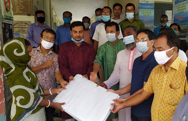 চিতলমারীতে রেড ক্রিসেন্টের উদ্যোগে উপকরণ বিতরণ