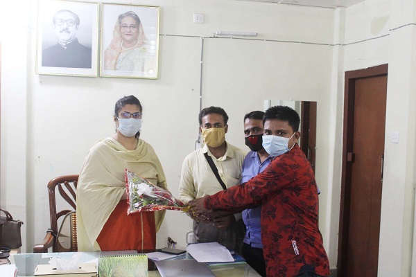 করোনা জয় করায় উপজেলা নির্বাহী অফিসারকে প্রেসক্লাব মোল্লাহাটের অভিনন্দন