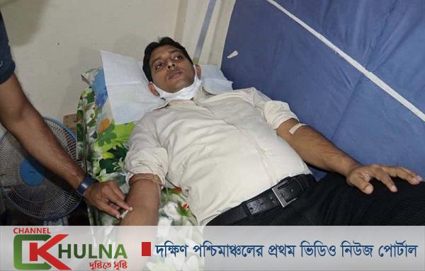 ইউএনও মাহবুবুল আলম মানবতার সেবায় করেছেন রক্তদান