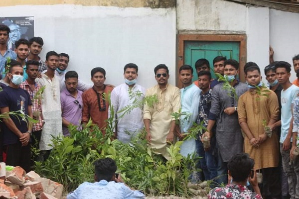 মোরেলগঞ্জে ছাত্রলীগের পক্ষ থেকে বৃক্ষ রোপন ও গাছের চারা বিতরণ