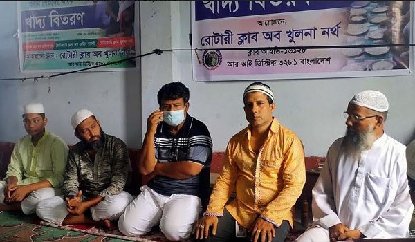 খুলনায় এতিমদের মাঝে খাদ্য বিতরণ