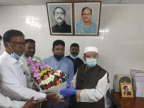 খুলনা জেলা পরিষদ চেয়ারম্যান শেখ হারুনুর রশীদ ও এমপি বাবুকে জেলা পরিষদের নব নির্বাচিত সদস্য মোল্যা মিজানের শুভেচ্ছা বিনিময়