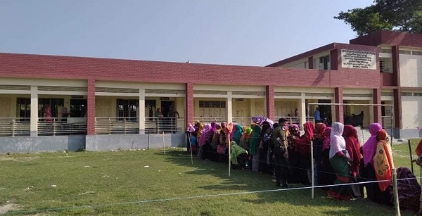 সাতক্ষীরার কলারোয়ায় সকাল থেকে চলছে ভোট গ্রহন চলছে