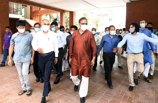 সংস্কৃতি প্রতিমন্ত্রীর খুলনা শিল্পকলা একাডেমি পরিদর্শন