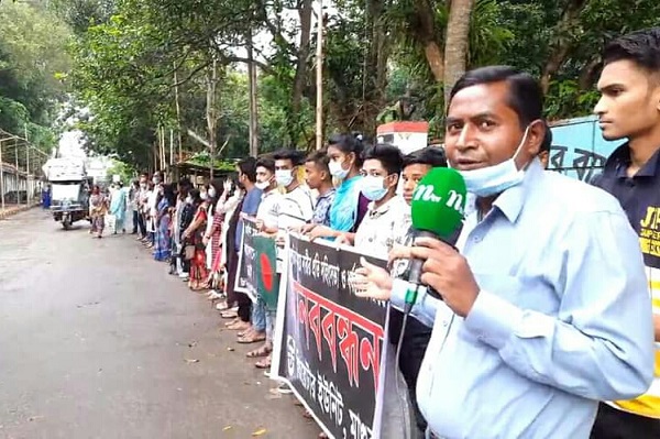 সারাদেশের অব্যাহত ধর্ষণের প্রতিবাদ ও বিচার দাবিতে মাগুরায় মানববন্ধন করেছে স্বাংস্কৃতিক সংগঠন