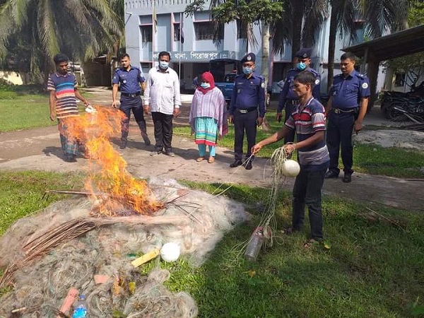 কাউখালীতে অবৈধ কারেন্ট ও বাধা জাল জব্দ