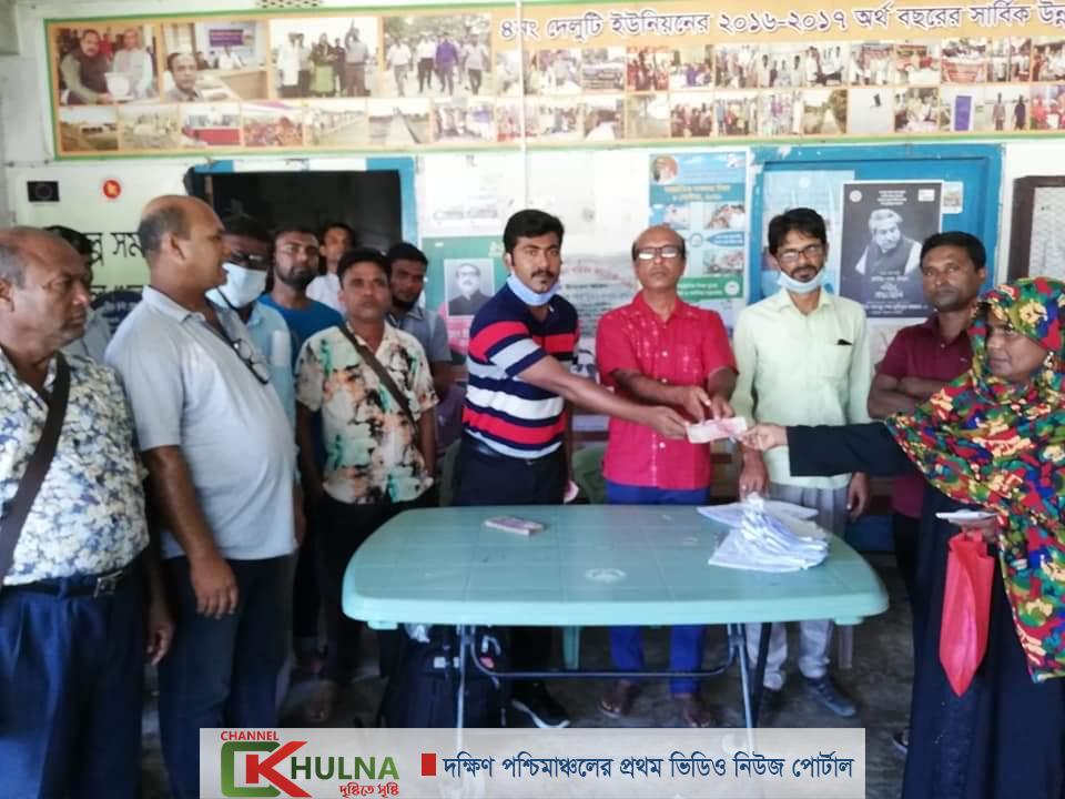 পাইকগাছায় দেলুটিতে দূর্যোগ ঝুঁকিপূর্ন ক্ষতিগ্রস্ত অসহায় পরিবারে নবলোকের পক্ষ থেকে নগদ অর্থ প্রদান