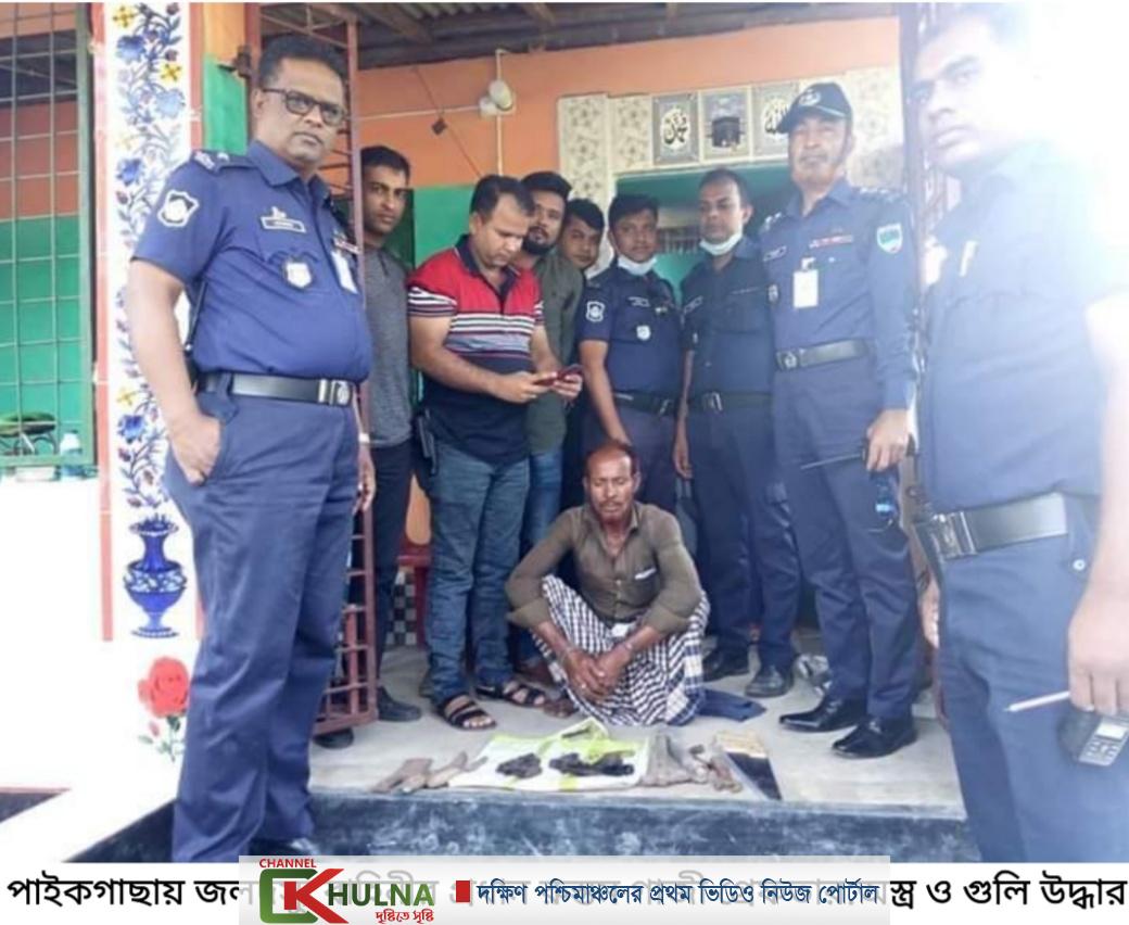 পাইকগাছায় সুন্দরবনের জলদস্যু বাহিনীর প্রধান রুস্তম গাজী গ্রেফতার:অস্ত্র ও গুলি উদ্ধার