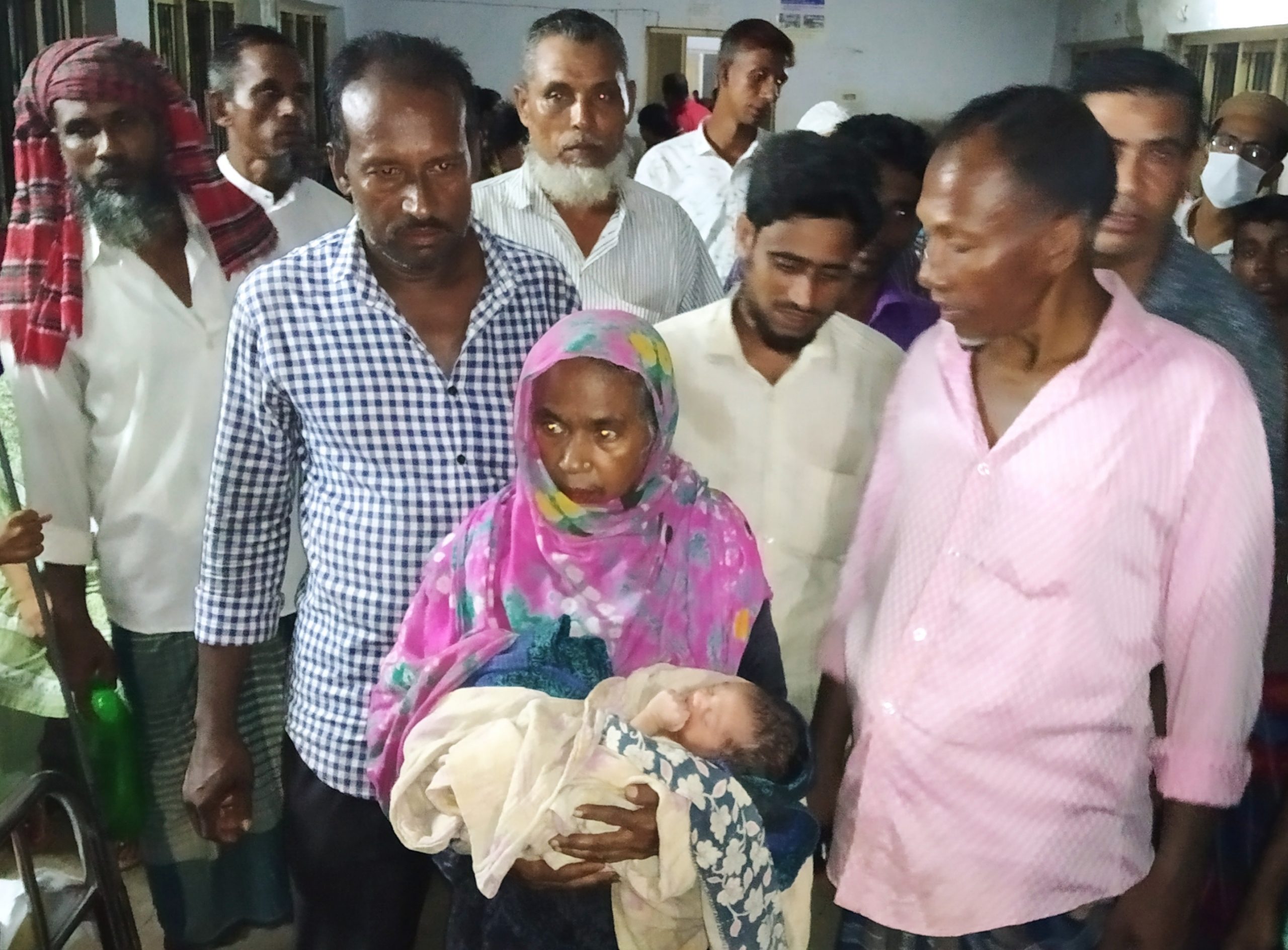 মোরেলগঞ্জে সুপারি বাগান থেকে এক নবজাতক শিশু উদ্ধার