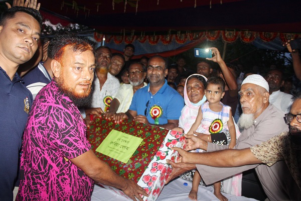 মোল্লাহাটে ৮ দলিয় ফুটবল টুর্ণামেন্টের ফাইনাল খেলা অনুষ্ঠিত