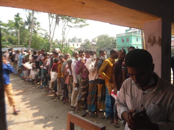 মোরেলগঞ্জে ইলিশ মাছ ধরা বন্ধ  ৪ হাজার জেলে পরিবার পাচ্ছে বিশেষ ভিজিএফ’র চাল