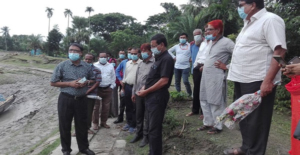 তালায় উত্তরণের ত্রাণ কার্যক্রম ও টিআরএম বিল পরিদর্শন করলেন এনজিও বিষয়ক ব্যুরোর মহাপরিচালক