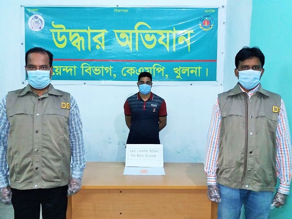 ১৩৫ পিস ইয়াবা ও গাঁজাসহ ২ মাদক ব্যবসায়ী গ্রেফতার