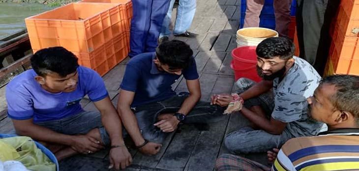 খুলনায় চিংড়ি পুশের অপরাধে চারজনকে জেল ও লাখ টাকা জরিমানা