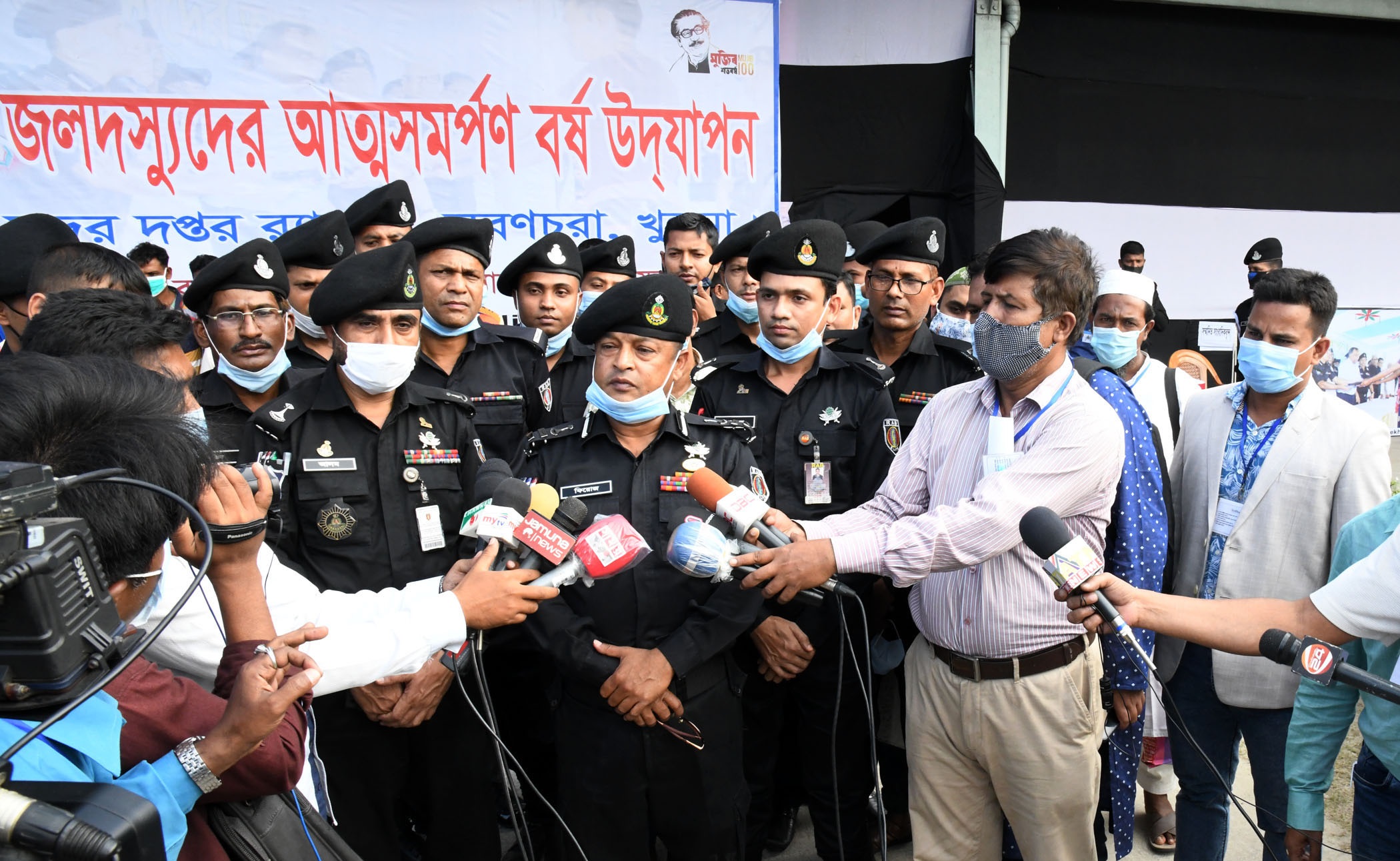 খুলনায় জলদস্যুদের আত্মসমর্পণের বার্ষিকী উদযাপিত