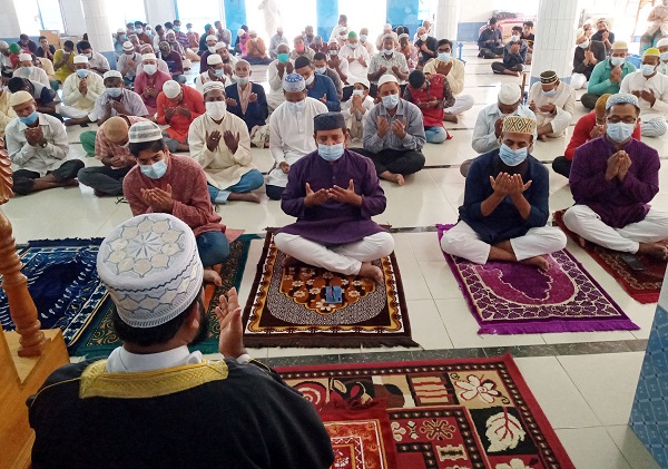 খুলনা জেলা প্রশাসনের উদ্যোগে শেখ রিজিয়া নাসেরের আত্মার মাগফিরাত কামনায় দোয়া মাহফিল