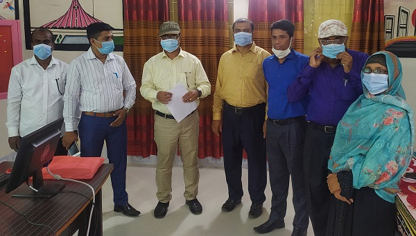 চিতলমারীতে জেলা শিক্ষা কর্মকর্তার বিভিন্ন স্কুল পরিদর্শন