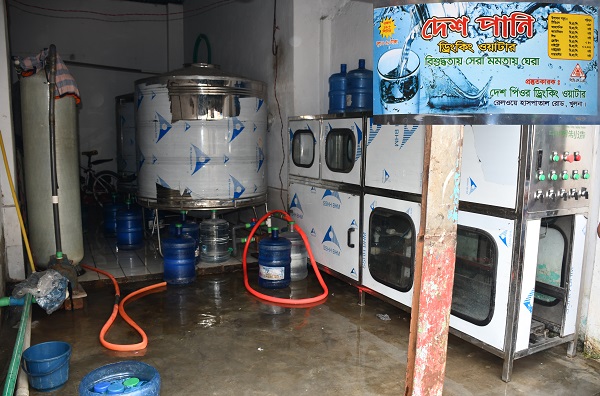 খুলনায় নামে বেনামে পানির রমরমা ব্যবসা