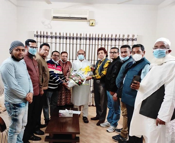 মন্ত্রী শ. ম. রেজাউল করিমের সাথে বরিশাল সমিতির মত বিনিময়