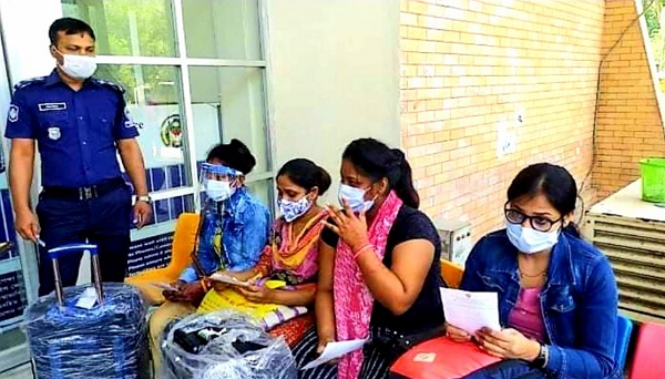 ভারতে পাচার ৪ বাংলাদেশী যুবতীকে বেনাপোলে হস্তান্তর