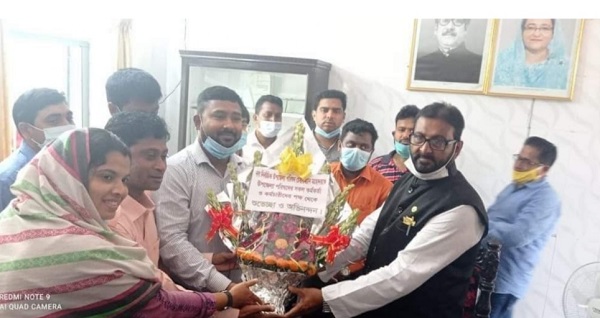 পাইকগাছা উপজেলা পরিষদের নবনির্বাচিত চেয়ারম্যান আনোয়ার ইকবাল মন্টু’র আনুষ্ঠানিক দায়িত্ব গ্রহণ