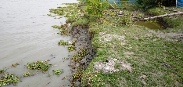 সাতক্ষীরার ভাতশালা মহাশ্মাশান কালী মন্দির ইছামতি নদী গর্ভে বিলীন হওয়ার আশংঙ্কা, স্থায়ী ব্যবস্থা নেওয়ার দাবী