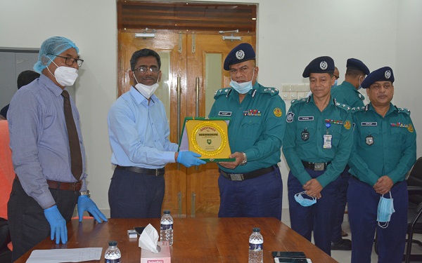 কুয়েট এর ভাইস-চ্যান্সেলরের সাথে কেএমপি কমিশনারের সৌজন্য স্বাক্ষাত