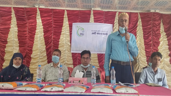 তালায় কৃষকদের মাঝে উচ্চ ফলনশীল অ্যারাইজ তেজগোল্ড ধান বীজ বিতরণ