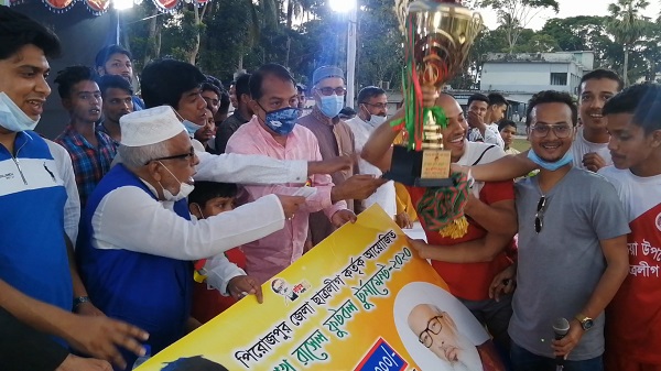 শেখ রাসেলের জন্মদিন উপলক্ষে পিরোজপুরে ছাত্রলীগের উদ্যোগে ফুটবল টুর্নামেন্ট অনুষ্ঠিত