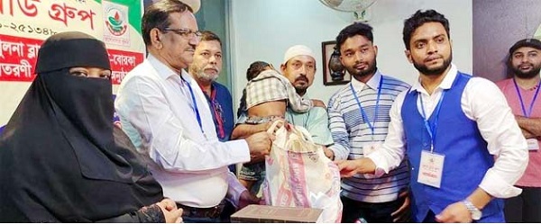 খুলনা ব্লাড গ্রুপের পক্ষ থেকে দুঃস্থদের মাঝে খাদ্য সামগ্রী প্রদান ও পুরস্কার বিতরণী অনুষ্ঠান