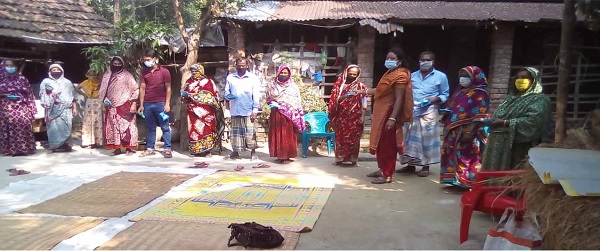 তালায় করোনা সংক্রমণ প্রতিরোধে সাবান ও হ্যান্ডওয়াশ বিতরণ
