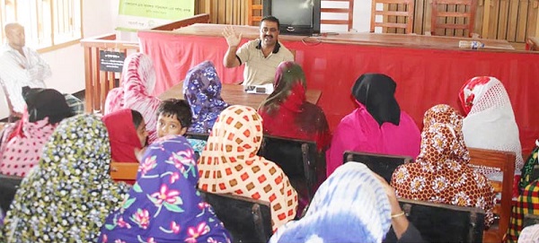 সাতক্ষীরার প্রতাপনগরে মহিলা আওয়ামীলীগের সভা