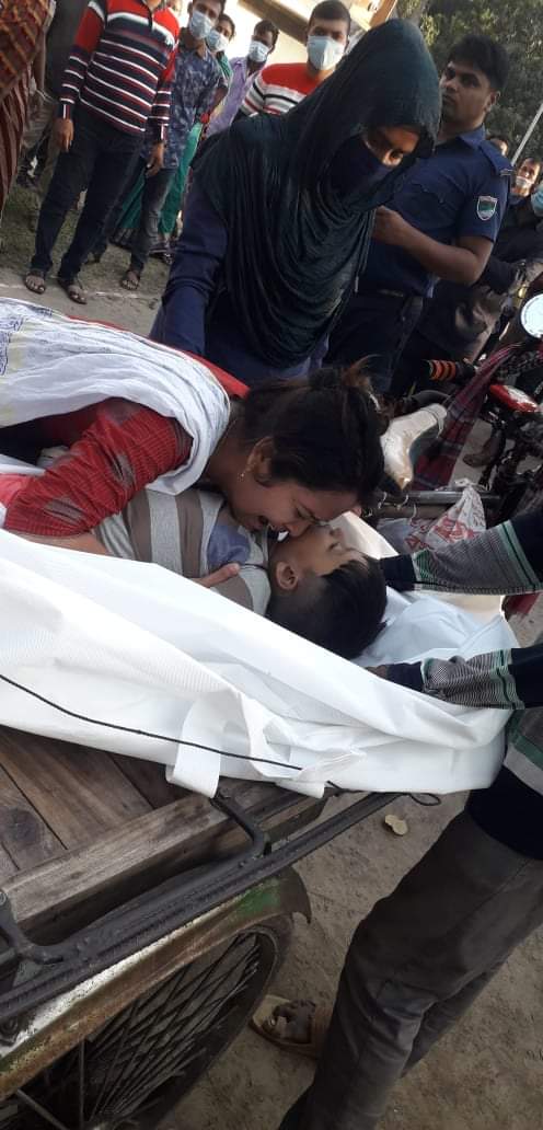 বটিয়াঘাটায় পাঁচ বছরের শিশুকে হত্যা; মা ও কাকা আটক