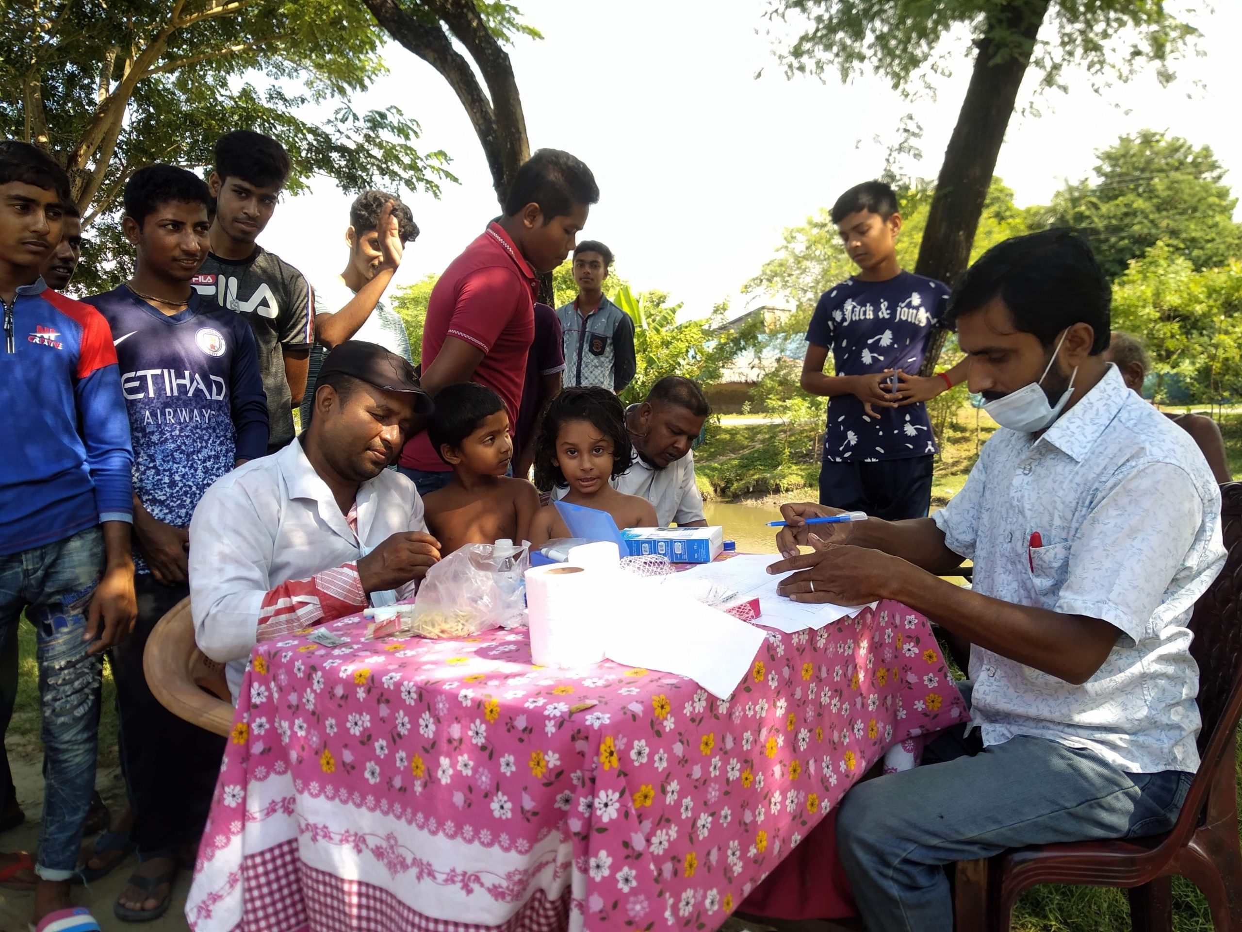 সাতক্ষীরার দেবহাটায় ফ্রি রক্তের গ্রুপ নির্ণয়