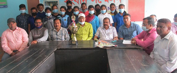 অভাব অনটনকে দু’পায়ে মাড়িয়ে এগিয়ে চলেছে সাতক্ষীরার অনুর্ধ ১৪ দলের মেয়েরা