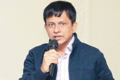 ওই পরিচালক কি কোনো পর্নো সিনেমা বানিয়েছেন?