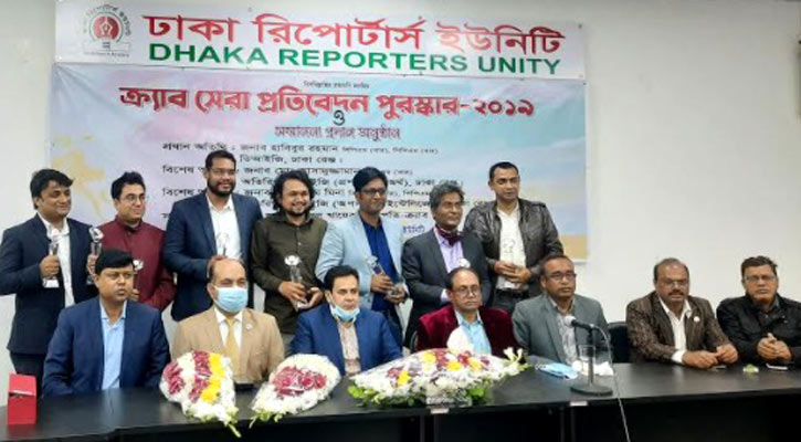 ক্রাইম রিপোর্টাররা পুলিশের আয়না