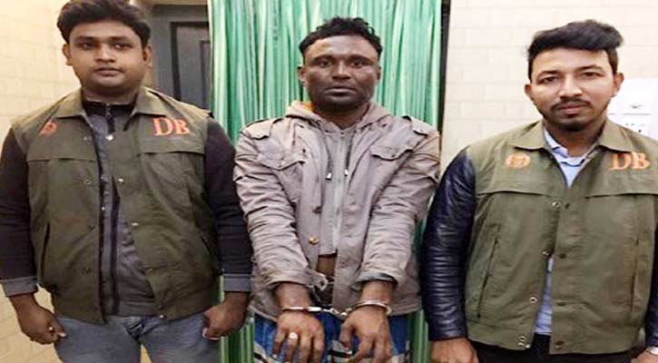 এসি লাগানো নৌকায় আত্মগোপনে থাকতেন ডাকাত সর্দার!