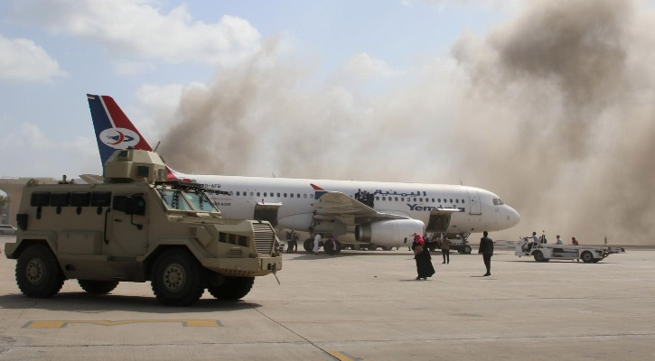 ইয়েমেনে নয়া সরকারের মন্ত্রীরা দেশে ঢুকতেই হামলা, নিহত ২২