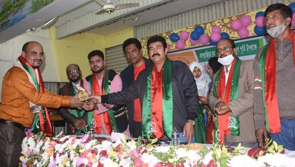 উদ্যোক্তা সম্মাননা পেলেন সুমন আহমেদ