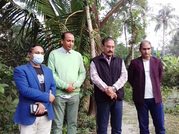 সাতক্ষীরায় ভাষা শহীদ লুৎফর রহমানের কবর জিয়ারতে এমপি লুৎফুল্লাহ