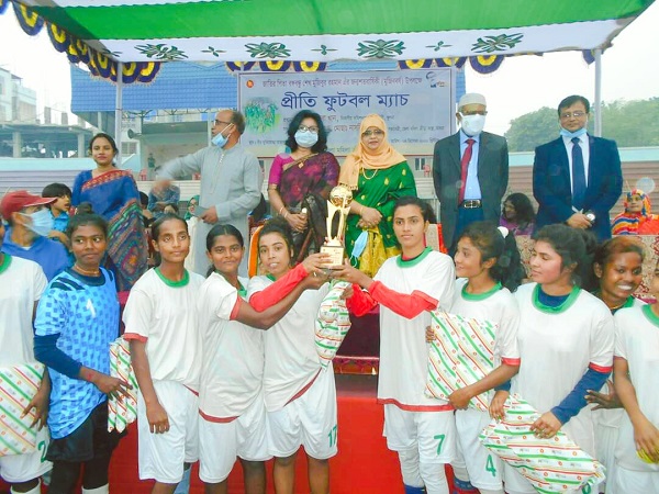 মাগুরা মুজিব জন্মশতবার্ষিকী উপলক্ষে মহিলা প্রীতি ফুটবল ম্যাচ অনুষ্ঠিত