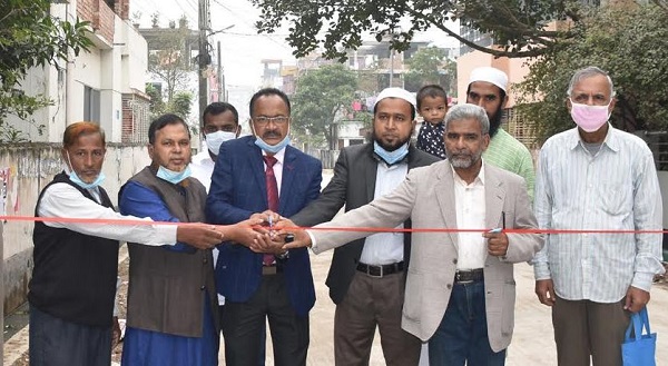 ৯ নং ওয়ার্ড এর কাউন্সিলর রোড হাইট রেষ্ট্রিকশন ব্যারীয়র এর উদ্ভোধন করেন