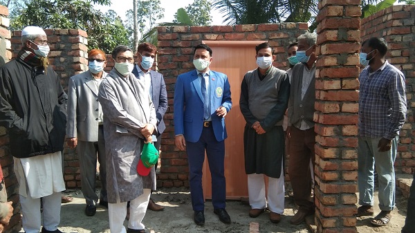 তালায় ভূমিহীনদের ঘর নির্মাণ কাজ পরিদর্শন করলেন জেলা প্রশাসক