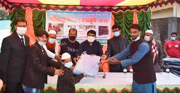 সাতক্ষীরা ব্লাড ফাউন্ডেশন ও হ্যালো সাতক্ষীরার শীতবস্ত্র বিতরণ