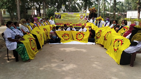 মোড়েলগঞ্জে স্বাস্থ্য সহকারিদের কর্মবিরতি ঝুঁকিতে কয়েক হাজার শিশু