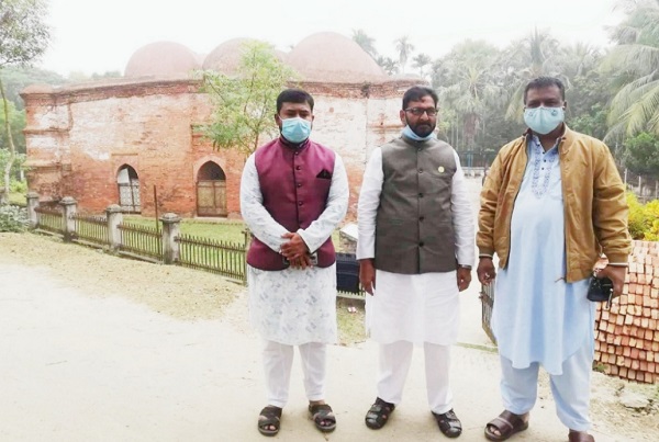 কয়রায় ৬শ বছরের পুরাতন দক্ষিণাঞ্চলের দর্শনীয় স্থান প্রাচীনতম মসজিদকুঁড় মসজিদ পরিদর্শন