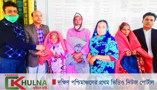 পাইকগাছার দেলুটিতে শীতার্ত মানুষের মাঝে প্রধানমন্ত্রীর উপহার শীতবস্ত্র কম্বল বিতরণ