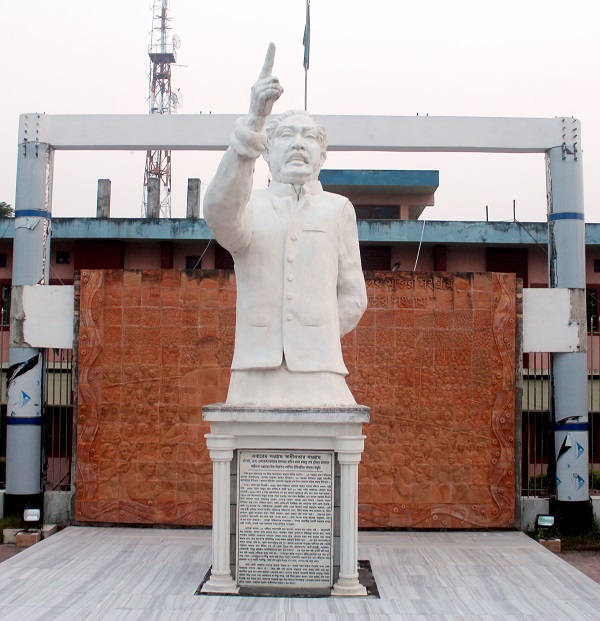 খুলনা বেতারের সূচনালগ্নে স্বর্ণোজ্জ্বল দিনগুলি